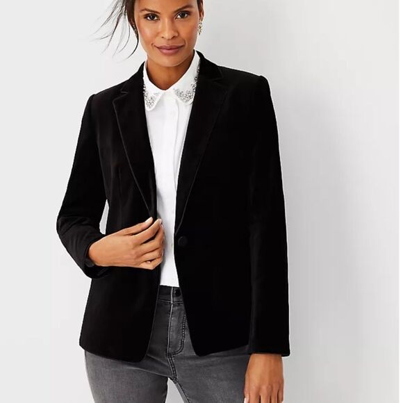 Ann Taylor Elegant “The Hutton” black Velvet Blazer with pockets- NWOT size 2 - Picture 7 of 15
